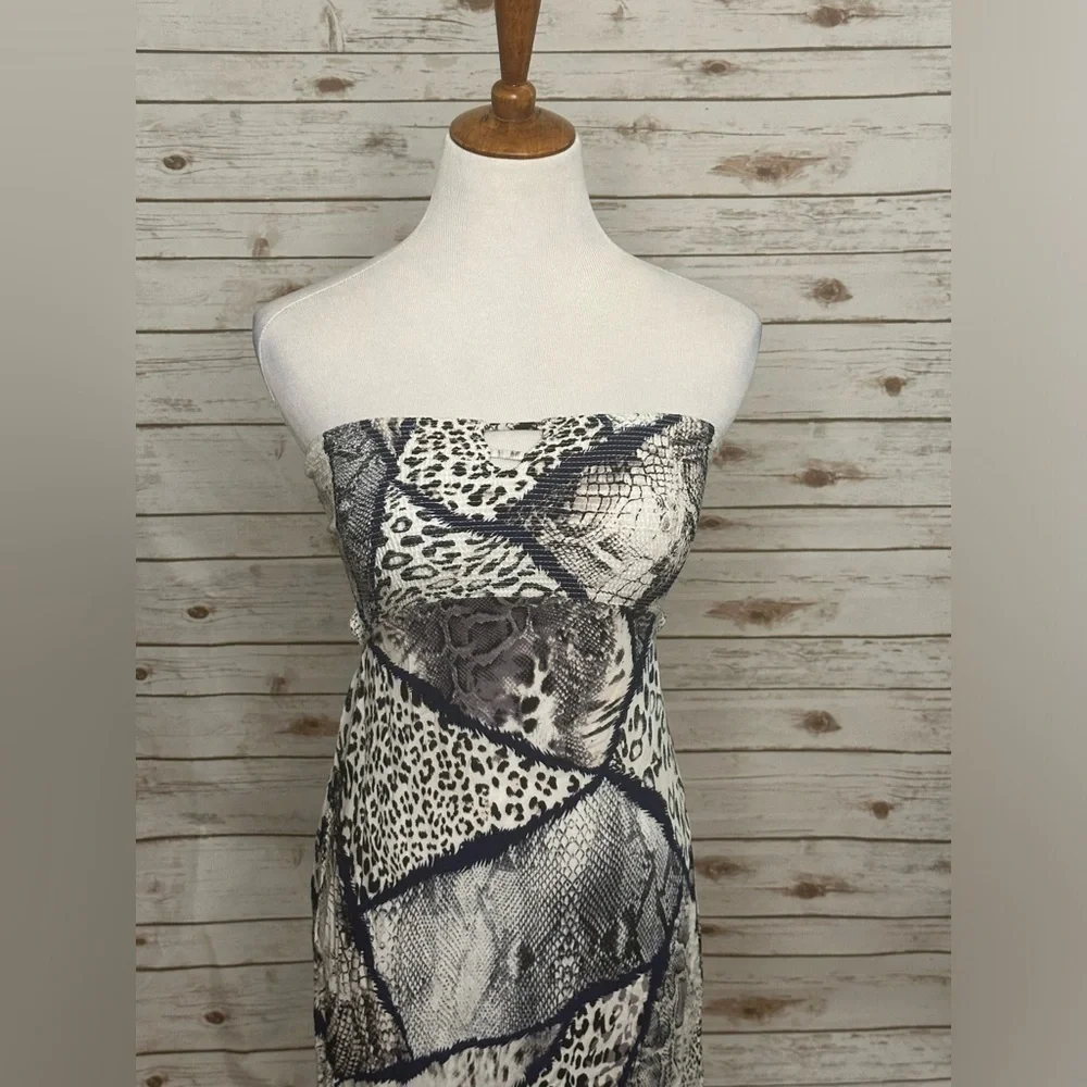 Fashion Nova empire-waist strapless open back maxi dress - Picture 2 of 5